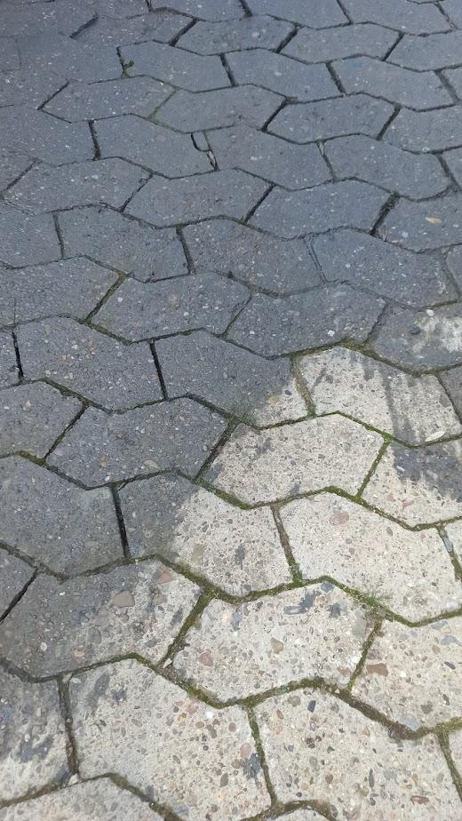 TBK-Steinlasur wie es in die Oberfläche einzieht
